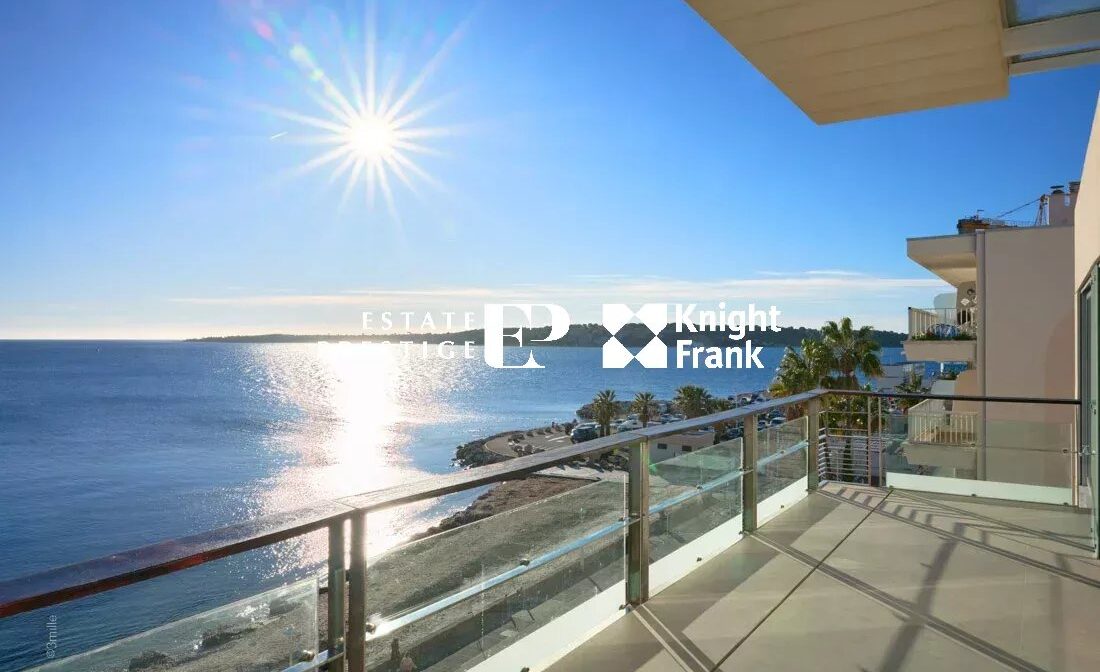 CANNES PALM BEACH – 4P Dernier étage front de mer