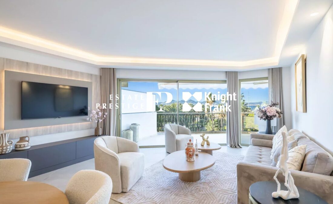 CANNES CROISETTE – Appartement 4 pièces rénové avec vue mer