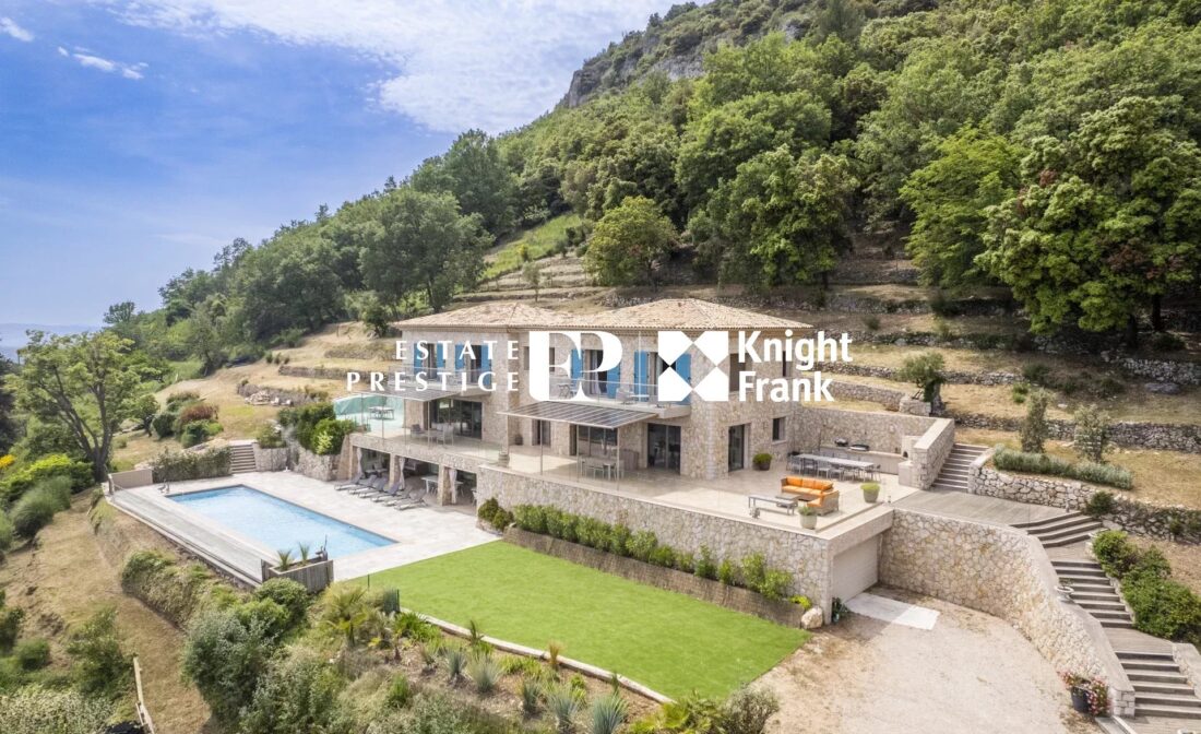 TOURRETTES-SUR-LOUP : Villa en pierre avec piscine et vue panoramique