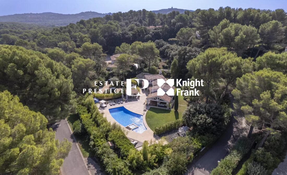 MOUGINS – Villa dans un prestigieux domaine