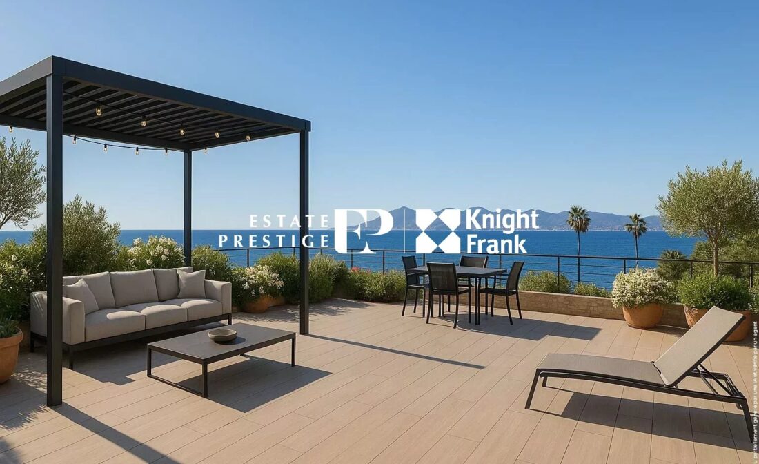 CANNES VIEUX PORT – Magnifique penthouse avec vue mer panoramique