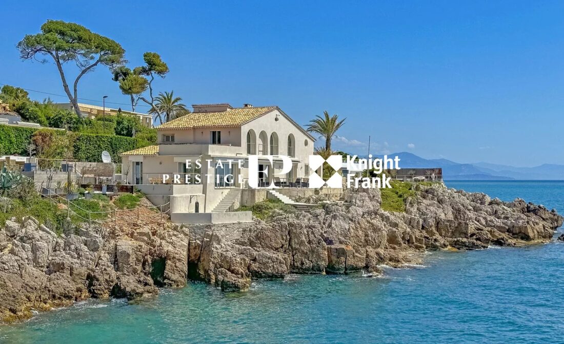 CAP D’ANTIBES – VILLA MODERNE – FRONT DE MER AVEC VUE PANORAMIQUE