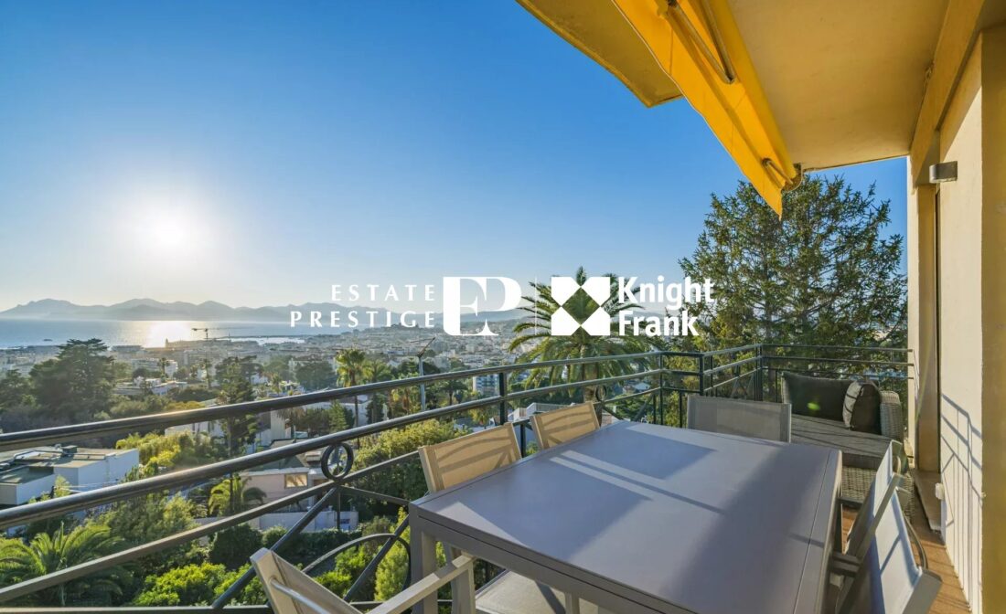 CANNES CALIFORNIE  – Appartement 5 chambres entièrement rénové avec vue panoramique sur la mer