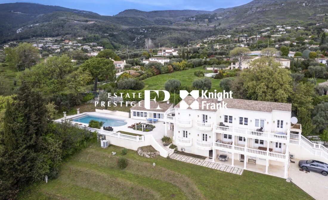 TOURRETTES-SUR-LOUP : Une vaste Villa de prestige avec vue mer panoramique
